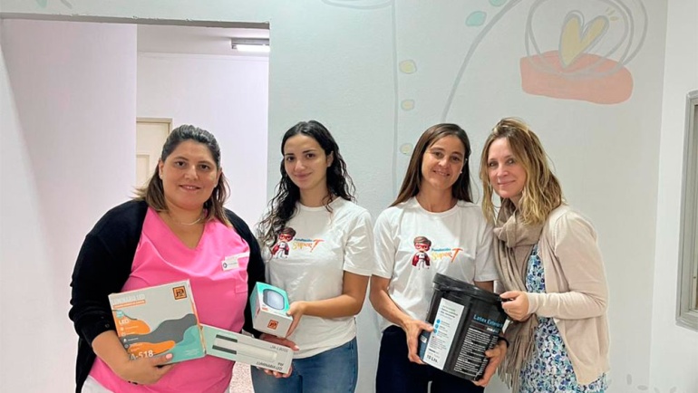 El amor todo lo puede: una intervención de color y luz en el Hospital Ferreyra